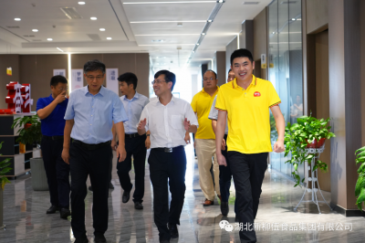 楊勇市長(zhǎng)一行考察新柳伍集團(tuán)，調(diào)研建設(shè)全國(guó)蝦-稻特色產(chǎn)業(yè)高質(zhì)量發(fā)展示范基地